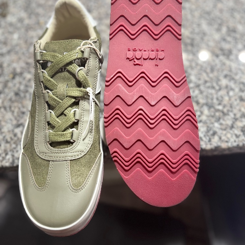 Diadora Olive and Cream Sneakers - Picture 3 of 9
